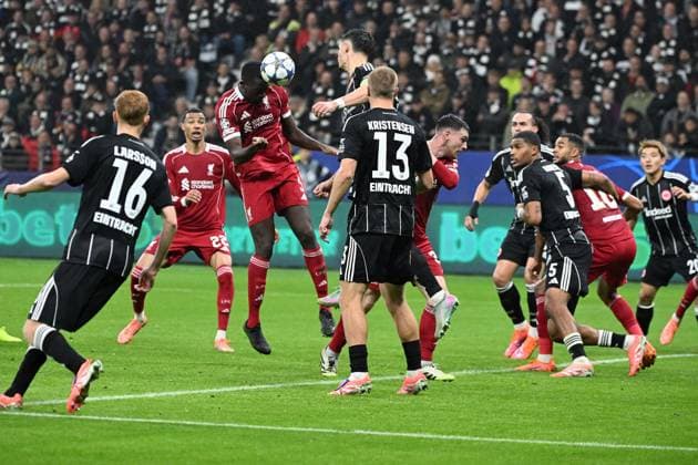 22.10.2025, xjhx, Fussball UEFA Champions League, Eintracht Frankfurt - FC Liverpool v.l. Ibrahima Konate (FC Liverpool) Torschuetze, erzielt das Tor, Treffer, scores the goal 1:3 (DFL DFB REGULATIONS PROHIBIT ANY USE OF PHOTOGRAPHS as IMAGE SEQUENCES and or QUASI-VIDEO) Frankfurt am Main