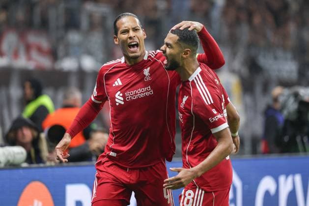 Eintracht Frankfurt - FC Liverpool, UEFA Champions League Virgil van Dijk (FC Liverpool, 4) und Cody Gakpo (FC Liverpool, 18) jubeln nach dem Tor zum 1:2. Spieltag 3 der UEFA Champions League zwischen Eintracht Frankfurt und dem FC Liverpool am 22. Oktober 2025 im Deutsche Bank Park in Frankfurt am Main., Frankfurt am Main Hessen Deutschland Deutsche Bank Park