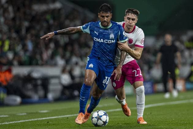 Emerson Palmiere 33 Olympique de Marseille and Fresneda 22 Sporting CP fighting for the ball during the UEFA Champions League match between Sporting CP vs Olympique de Marseille at Estadio Jose Alvalade on October 22nd,2025 (Photo by Joao Bravo Sports Press Photo) Copyright: xJoaoxBravox Sportspressphoto_SPR46402