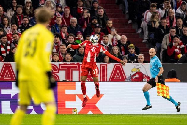 UEFA Champions League: FC Bayern Munich vs. Club Brugge KV, 22.10.2025 MUNICH, GERMANY - OCTOBER 22: Michael Olise (FC Bayern Munich, 17) controls the ball during the UEFA Champions League match between FC Bayern Munich vs. Club Brugge KV at Allianz Arena on matchday 3 of the UEFA Champions League Season 2025 26 on October 22, 2025 in Munich, Germany. Copyright: xBEAUTIFULxSPORTS Wunderlx