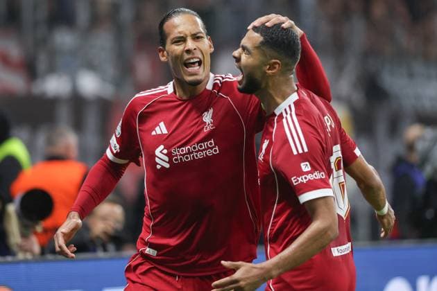 Eintracht Frankfurt - FC Liverpool, UEFA Champions League Virgil van Dijk (FC Liverpool, 4) und Cody Gakpo (FC Liverpool, 18) jubeln nach dem Tor zum 1:2. Spieltag 3 der UEFA Champions League zwischen Eintracht Frankfurt und dem FC Liverpool am 22. Oktober 2025 im Deutsche Bank Park in Frankfurt am Main., Frankfurt am Main Hessen Deutschland Deutsche Bank Park