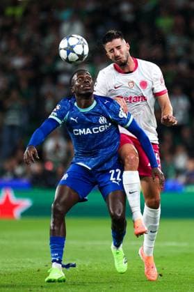Sporting CP v Olympique de Marseille - UEFA Champions League 2025 2026 Defesa central portugues do Sporting CP Goncalo Inacio 25 e Weah em disputa durante a partida entre Sporting CP v Olympique de Marseille, valida pela fase de grupos da UEFA Champions League 2025 2026, no Estadio Jose Alvalade, Portugal (Foto de Diogo Faria Reis Avant Sports) Lisboa Estadio Jose Alvalade Portugal Copyright: xDiogoxFariaxReis AvantxSportsx