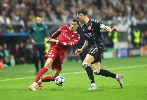 Hugo Ekitike of Liverpool and Robin Koch of Eintracht Frankfurt Eintracht Frankfurt v Liverpool, UEFA Champions League, Group Stage, Football, Deutsche Bank Park, Frankfurt, Germany - 22 Oct 2025Frankfurt Deutsche Bank Park Germany EDITORIAL USE ONLY No use with unauthorised audio, video, data, fixture lists, club league logos or live services. Online in-match use limited to 120 images, no video emulation. No use in betting, games or single club league player publications.  Copyright: xMichaelxZemanek Shutterstockx 15558828an