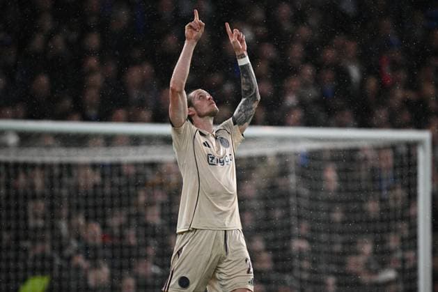 LONDON, ENGLAND - OCTOBER 22: Wout Weghorst of Ajax celebrates after scoring the first goal for his team during the UEFA Champions League 2025 26 League Phase MD3 match between Chelsea FC and AFC Ajax at Stamford Bridge on October 22, 2025 in London, England. Photo Sebastian Frej Chelsea FC v AFC Ajax - UEFA Champions League 2025 26 League Phase MD3 Copyright: xSebastianxFrejx