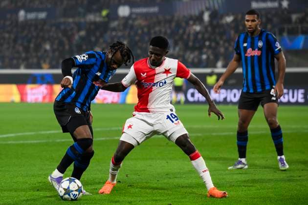 Atalanta BC v SK Slavia Praha - UEFA Champions League Ademola Lookman of Atalanta BC competes for the ball with Oscar Dorley SK Slavia Praha during the UEFA Champions League 2025 26 league phase football match between Atalanta BC and SK Slavia Praha. Bergamo Italy Copyright: xNicolòxCampox