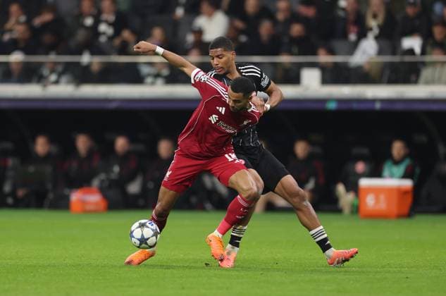 22.10.2025, Fussball UEFA Champions League, Eintracht Frankfurt - Liverpool FC, emonline, emspor, v.l., Cody Gakpo (Liverpool FC), Aurele Amenda (Eintracht Frankfurt) DFL DFB REGULATIONS PROHIBIT ANY USE OF PHOTOGRAPHS AS IMAGE SEQUENCES AND OR QUASI-VIDEO. xdcx Copyright: HMBxMedia Claus