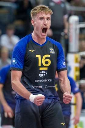 1.Volleyball Bundesliga -Saison 2025 2026 VC Bitterfeld-Wolfen vs.Helios Grizzlys Giesen Halle, Deutschland 22. Oktober 2025: Im Bild:Paul Stommel (Bitterfeld) Halle Saale SWH Arena Sachsen-Anhalt Deutschland