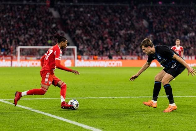 UEFA Champions League: FC Bayern Munich vs. Club Brugge KV, 22.10.2025 MUNICH, GERMANY - OCTOBER 22: Michael Olise (FC Bayern Munich, 17) defends the ball against Bjorn Meijer (Club Brugge KV, 14) during the UEFA Champions League match between FC Bayern Munich vs. Club Brugge KV at Allianz Arena on matchday 3 of the UEFA Champions League Season 2025 26 on October 22, 2025 in Munich, Germany. Copyright: xBEAUTIFULxSPORTS Wunderlx