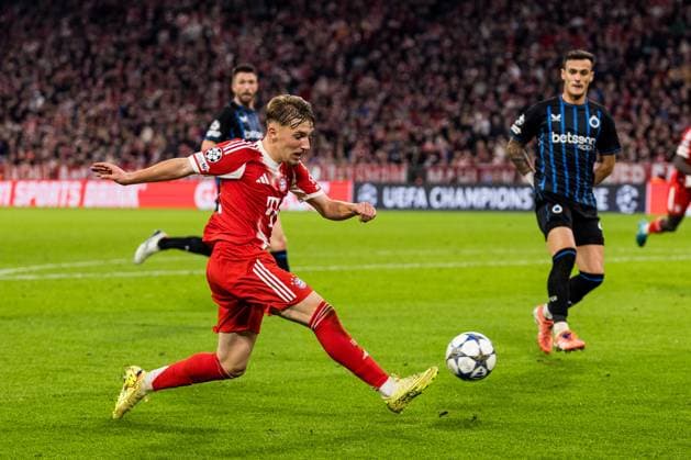 UEFA Champions League: FC Bayern Munich vs. Club Brugge KV, 22.10.2025 MUNICH, GERMANY - OCTOBER 22: Lennart Karl (FC Bayern Munich, 42) controls the ball, goal attempt during the UEFA Champions League match between FC Bayern Munich vs. Club Brugge KV at Allianz Arena on matchday 3 of the UEFA Champions League Season 2025 26 on October 22, 2025 in Munich, Germany. Copyright: xBEAUTIFULxSPORTS Wunderlx