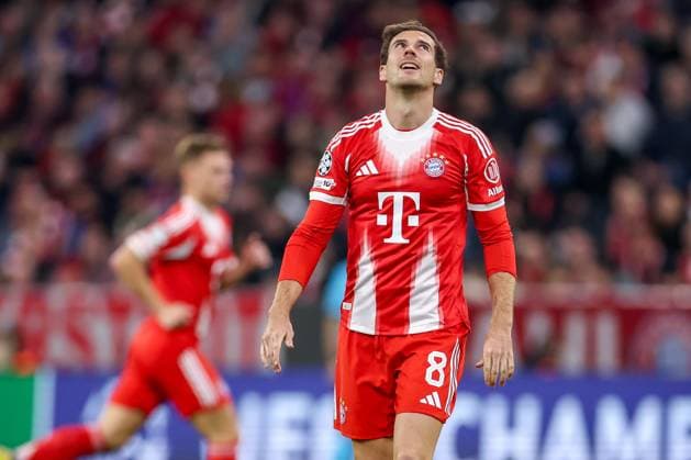 22.10.2025, Fußball, UEFA Champions League, FC Bayern München - Club Brügge, Allianz Arena, Saison 2025 2026: Leon Goretzka (FC Bayern Muenchen 08) blickt enttäuscht nach Oben Regulations prohibit any use of photographs as image sequences and or quasi-video. Bayern Deutschland