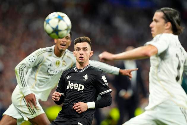 REAL MADRID CF v JUVENTUS. CHAMPIONS LEAGUE 2025 2026. MATCHDAY 3. Real Madrid CF s Jude Bellingham (l) and Alvaro Carreras (r) and Juventus Francisco Conceicao during Champions League 2025 2026, Matchday 3. October 22 ,2025. (ALTERPHOTOS Acero) MadridSpain  Copyright: xAcerox