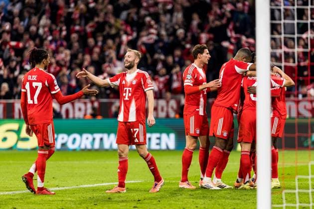 UEFA Champions League: FC Bayern Munich vs. Club Brugge KV, 22.10.2025 MUNICH, GERMANY - OCTOBER 22: Nicolas Jackson (FC Bayern Munich, 11) celebrates scoring the 4:0 goal with his teammates during the UEFA Champions League match between FC Bayern Munich vs. Club Brugge KV at Allianz Arena on matchday 3 of the UEFA Champions League Season 2025 26 on October 22, 2025 in Munich, Germany. Copyright: xBEAUTIFULxSPORTS Wunderlx