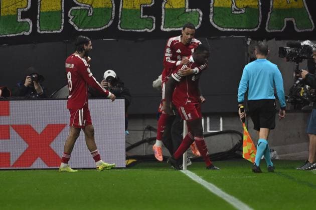 22.10.2025, xpsx, Fussball UEFA Champions League, Eintracht Frankfurt - FC Liverpool v.l. Torjubel nach dem Tor zum celebrating the goal celebrate 1:3 durch Ibrahima Konate (FC Liverpool) (DFL DFB REGULATIONS PROHIBIT ANY USE OF PHOTOGRAPHS as IMAGE SEQUENCES and or QUASI-VIDEO) Frankfurt am Main