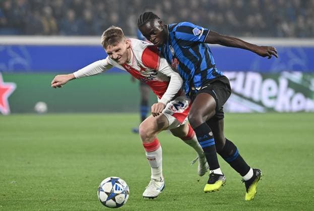 Atalanta v Slavia Prague - UEFA Champions League BERGAMO, ITALY - OCTOBER 22: Kamal-Deen Sulemana of Atalanta in action against Stepan Chaloupek of Slavia Prague during UEFA Champions League football match between Atalanta and Slavia Prague at the Bergamo Stadium in Bergamo, Italy on October 22, 2025. Isabella Bonotto Anadolu Bergamo Italy. Editorial use only. Please get in touch for any other usage.  Copyright: x2025xAnadoluxIsabellaxBonottox