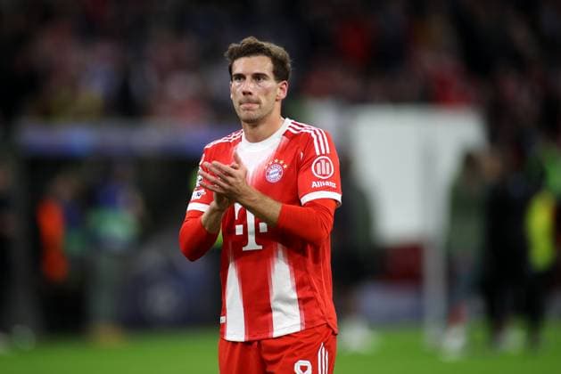 Fussball, Herren, Champions League, Saison 2025 2026, FC Bayern München - Club Brügge, 3.Spieltag, Allianz Arena Leon Goretzka (FC Bayern München) Applaus auf der Ehrenrunde