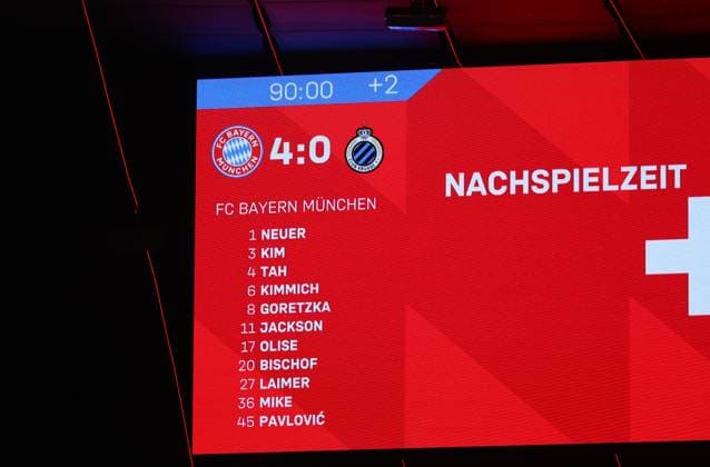 Fussball, Herren, Champions League, Saison 2025 2026, FC Bayern München - Club Brügge, 3.Spieltag, Allianz Arena Endstand 4:0 auf der Anzeigetafel