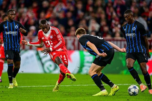 v.li.: Mamadou DIAKHON (Club Brügge, 67) Nicolas JACKSON (FC Bayern München, FCB, 11) zieht ab, Torschuss, Jorne SPILEERS (Club Brügge, 58) Joel ORDONEZ (Club Brügge, 4), 22.10.2025, München (Deutschland), Fussball, UEFA Champions League, Ligaphase, FC Bayern München - Club Brügge, THE EVENT REGULATIONS PROHIBIT ANY USE OF PHOTOGRAPHS AS IMAGE SEQUENCES AND OR QUASI-VIDEOS.