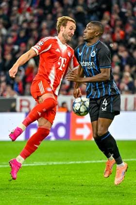 v.li.: Harry KANE (FC Bayern München, FCB, 9) Joel ORDONEZ (Club Brügge, 4) im Zweikampf, Duell, duel, tackle, Dynamik, Action, Aktion, 22.10.2025, München (Deutschland), Fussball, UEFA Champions League, Ligaphase, FC Bayern München - Club Brügge, THE EVENT REGULATIONS PROHIBIT ANY USE OF PHOTOGRAPHS AS IMAGE SEQUENCES AND OR QUASI-VIDEOS.