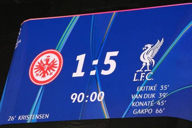 Endstand im Frankfurter Deutsche Bank Park 1:5 zwischen Eintracht Frankfurt und dem FC Liverpool - Frankfurt 22.10.2025: Eintracht Frankfurt vs. FC Liverpool, Deutsche Bank Park, UEFA Champions League