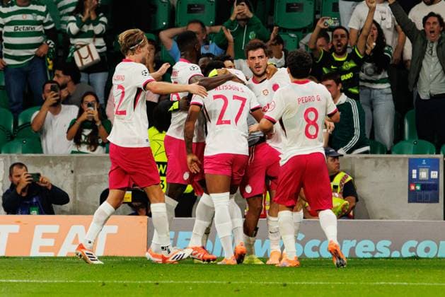 Alisson Santos and Sporting players seen celebrating after scoring goal during Champions League 25 26 league phase game between Sporting CP and Olympique de Marseille (Luis Loureiro Ball Raw Images) Lisbon Estadio Jose Alvalade Portugal Copyright: xLuisxLoureirox luisloureiro_part4_sporting_marseille_2526-27