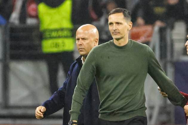 Arne Slot (FC Liverpool, Trainer) und Dino Toppmöller, Toppmoller (Eintracht Frankfurt, Trainer) nach dem Spiel , Deutschland, UEFA Champions League, 3. Spieltag, 2025 2026, Eintracht Frankfurt vs. FC Liverpool, 22.10.2025, Frankfurt Stadion, Frankfurt, Deutschland Frankfurt Frankfurt Stadion Hessen Deutschland Copyright: xGrantxHubbsx
