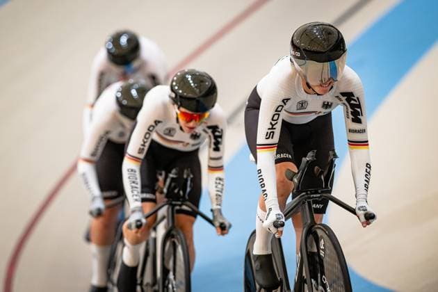BRÄUTIGAM Messane, BRAUßE Franziska, KLEIN Lisa, KRÖGER Mieke: UCI Track cycling, Rad, Radsport, Bahnrad, Bahn World Championships 2025 BRÄUTIGAM Messane - BRAUßE Franziska - KLEIN Lisa - KRÖGER Mieke ( GER ) Germany Querformat - quer - horizontal - Landscape - Event Veranstaltung: UCI Track Cycling World Championships 2025 - Category Kategorie: Cycling - Track Cycling World Championships - Elite Women - Location Ort: South America Chile - Santiago de Chile - Velodromo Parque Penalolen Instituto - Discipline: Team Pursuit - Distance: 4000 m - Date Datum: 22.10.2025 Wednesday Day 1 -