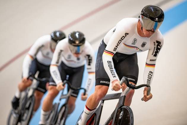 SCHRÖTER Nik, SPIEGEL Luca, DÖRNBACH Maximilian: UCI Track cycling, Rad, Radsport, Bahnrad, Bahn World Championships 2025 SCHRÖTER Nik - SPIEGEL Luca - DÖRNBACH Maximilian ( GER ) Germany Querformat - quer - horizontal - Landscape - Event Veranstaltung: UCI Track Cycling World Championships 2025 - Category Kategorie: Cycling - Track Cycling World Championships - Elite men - Location Ort: South America Chile - Santiago de Chile - Velodromo Parque Penalolen Instituto - Discipline: Team Sprint - Distance: ... m - Date Datum: 22.10.2025 Wednesday Day 1 -