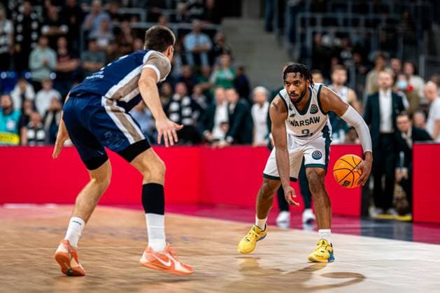 Spielszene mit Jayvon Graves (0; Legia Warszawa) und einem Spieler von MLP Academics Heidelberg Basketball Champions League: MLP Academics Heidelberg – Legia Warszawa, 22.10.2025 at SNP-Dome, Heidelberg. Baden-Württemberg Deutschland Copyright: xBEAUTIFULxSPORTS Gelhardtx