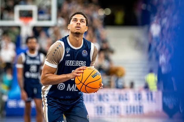 Kevin McClain (3; MLP Academics Heidelberg) bereitet Freiwurf vor Basketball Champions League: MLP Academics Heidelberg – Legia Warszawa, 22.10.2025 at SNP-Dome, Heidelberg. Baden-Württemberg Deutschland Copyright: xBEAUTIFULxSPORTS Gelhardtx