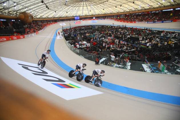 Ciclismo, Mundial de Ciclismo de Pista Tissot UCI 2025 Fecha 1, Mundial de Ciclismo de Pista 2025 Vista general durante el Mundial de Ciclismo de Pista disputado en el Velodromo Parque Penalolen de Santiago, Chile. 22 10 2025 Dragomir Yankovic Photosport Cycling, Tissot UCI Track cycling, Rad, Radsport, Bahnrad, Bahn World Championship, WM, Weltmeisterschaft 2025 First turn, 2025 Track world championship General view during Track Cycling World Championship 2025 at the Velodromo Parque Penalolen in Santiago, Chile. 22 10 2025 Dragomir Yankovic Photosport Mundial de Ciclismo de Pista Tissot UCI 2025 