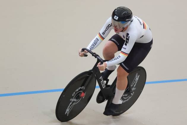 Ciclismo, Mundial de Ciclismo de Pista Tissot UCI 2025 Fecha 1, Mundial de Ciclismo de Pista 2025 Un ciclista de Alemania es fotografiado durante el Mundial de Ciclismo de Pista disputado en el Velodromo Parque Penalolen de Santiago, Chile. 22 10 2025 Dragomir Yankovic Photosport Cycling, Tissot UCI Track cycling, Rad, Radsport, Bahnrad, Bahn World Championship, WM, Weltmeisterschaft 2025 First turn, 2025 Track world championship A cyclist from Germany is pictured during Track Cycling World Championship 2025 at the Velodromo Parque Penalolen in Santiago, Chile. 22 10 2025 Dragomir Yankovic Photosport Mundial de Ciclismo de Pista Tissot UCI 2025 