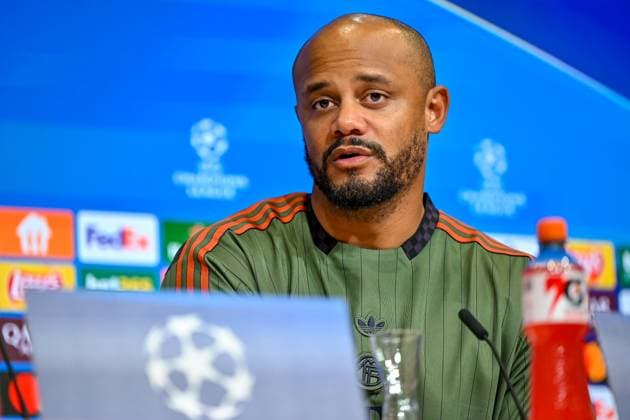 Trainer Vincent KOMPANY (Coach, Headcoach, FC Bayern München, FCB) auf der Pressekonferenz, PK, Porträt, Portrait, Einzelbild, Aktion, Action, 22.10.2025, München (Deutschland), Fussball, UEFA Champions League, Ligaphase, FC Bayern München - Club Brügge, THE EVENT REGULATIONS PROHIBIT ANY USE OF PHOTOGRAPHS AS IMAGE SEQUENCES AND OR QUASI-VIDEOS.