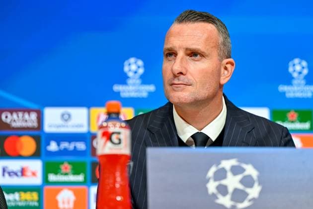 Trainer Nicky HAYEN (Headcoach, Coach, Club Brügge) auf der Pressekonferenz, PK, Porträt, Portrait, Einzelbild, Aktion, Action, 22.10.2025, München (Deutschland), Fussball, UEFA Champions League, Ligaphase, FC Bayern München - Club Brügge, THE EVENT REGULATIONS PROHIBIT ANY USE OF PHOTOGRAPHS AS IMAGE SEQUENCES AND OR QUASI-VIDEOS.