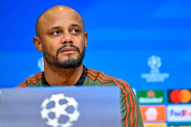 Trainer Vincent KOMPANY (Coach, Headcoach, FC Bayern München, FCB) auf der Pressekonferenz, PK, Porträt, Portrait, Einzelbild, Aktion, Action, 22.10.2025, München (Deutschland), Fussball, UEFA Champions League, Ligaphase, FC Bayern München - Club Brügge, THE EVENT REGULATIONS PROHIBIT ANY USE OF PHOTOGRAPHS AS IMAGE SEQUENCES AND OR QUASI-VIDEOS.
