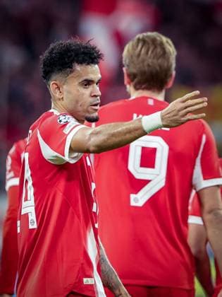 Luis Diaz 14 (FC Bayern Muenchen) jubelt mit den Fans ueber sein Tor zum 3:0, FC Bayern Muenchen vs. Club Brugge, Fussball, Maenner, UEFA Champions League, Saison 2025 2026, Allianz Arena, 3. Spieltag, 22.10.2025 Muenchen Bayern Deutschland