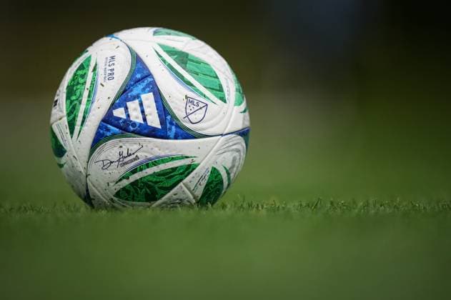 October 22, 2025, Vancouver, Bc, CANADA: A soccer ball with the MLS, Fussball Herren, USA logo and Commissioner Don Garber s signature sits on the pitch as the Vancouver Whitecaps practice, in Vancouver, on Wednesday, Oct. 22, 2025. Canada News - October 22, 2025 - ZUMA Oct 20251022_zaf_c35_081 Copyright: xDarrylxDyckx