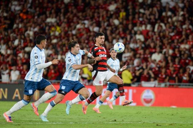 Flamengo and Racing in a game valid for the semifinals of the 2025 Libertadores rio de janeiro (rj), 10 22 2025 - libertadores flamengo racing rj - artrascaeta during the match between flamengo and racing in a game valid for the semifinals of the 2025 libertadores, held at the maracana in rio de janeiro, this wednesday, october 22, 2025. (Foto: Clever Felix Thenews2 imago images) SPO  Copyright: xCleverxFelixx