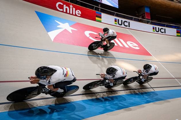 BINDER Moritz, BOOS Benjamin, BRIESE Max-David: UCI Track cycling, Rad, Radsport, Bahnrad, Bahn World Championships 2025 BINDER Moritz - BOOS Benjamin - GROß Felix - BRIESE Max-David ( GER ) Germany Querformat - quer - horizontal - Landscape - Event Veranstaltung: UCI Track Cycling World Championships 2025 - Category Kategorie: Cycling - Track Cycling World Championships - Elite Men - Location Ort: South America Chile - Santiago de Chile - Velodromo Parque Penalolen Instituto - Discipline: Team Pursuit - Distance: 4000 m - Date Datum: 22.10.2025 Wednesday Day 1 -