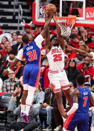 (251023) -- CHICAGO, Oct. 23, 2025 -- Detroit Pistons Javonte Green (L) defends against Chicago Bulls Jalen Smith during the NBA, Basketball Herren, USA regular season basketball game between Detroit Pistons and Chicago Bulls at the United Center in Chicago, the United States, on Oct. 22, 2025. (Photo by Joel Lerner Xinhua) (SP)U.S.-CHICAGO-BASKETBALL-NBA-CHICAGO BULLS VS DETROIT PISTONS XuxJing 