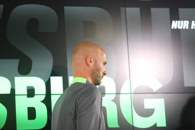 VfL PK Wolfsburg, 23.10.2025, FUßBALL - VfL Wolfsburg, Pressekonferenz vor dem Spiel gegen HSV, 1. Bundesliga, Saison 2024 25. Cheftrainer Paul Simonis (VfL Wolfsburg) Wolfsburg
