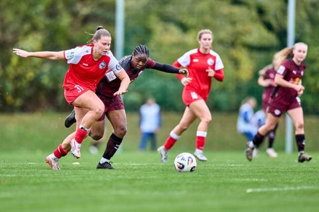 23.10.2025, GER, Frauenfußball, Testspiel, 2025 2026, RB Leipzig - Turbine Potsdam Persis Oteng (9, RB Leipzig), Aktion, Zweikampf um Ball Leipzig Sportschule Egidius Braun Sachsen Deutschland