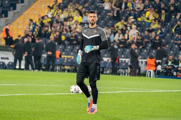 Fabian Bredlow (VfB Stuttgart, 01), Warm-up, TUR, Fenerbahce Istanbul vs. VfB Stuttgart, Fussball, UEFA Europa League, Spieltag 3, Spielzeit 2025 2026, 23.10.2025, TUR, Fenerbahce Istanbul vs. VfB Stuttgart, Fussball, UEFA Europa League, Spieltag 3, Spielzeit 2025 2026, 23.10.2025, Istanbul Copyright: xEibner-Pressefoto EdwardxCheungx EP_ECG