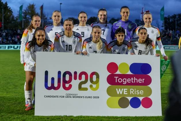 DEU, Fulda, Deutschland U 23 vs England U 23, Länderspielrunde, DFB, Saison 2526, Stadion der Stadt Fulda im Sportpark Johannisau, Gruppe A, 1. Spieltag im Bild: Deutschland U 23 vor dem Spiel, Bewerbung für die Euro 29 DFB DFL REGULATIONS PROHIBIT ANY USE OF PHOTOGRAPHS AS IMAGE SEQUENCES AND OR QUASI-VIDEO, 23.10.2025 Copyright: HMBxMedia HendrikxHamelau
