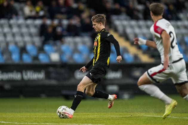 251023 Adrian Svanbäck of Häcken during the UEFA Conference League football match between Häcken and Rayo Vallecano on October 23, 2025 in Gothenburg. Photo: Mathias Bergeld BILDBYRAN kod MB MB1226 fotboll football soccer fotball uefa conference league conference league häcken rayo vallecano bbeng Copyright: MATHIASxBERGELD BB251023MB022