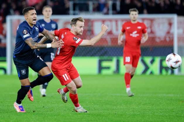 UEFA Europa League 2025 SK Brann and Rangers Bergen 20251023 Brann s Bard Finne and Rangers James Tavernier during the UEFA Europa League match between SK Brann and Rangers at Brann Stadium Photo Paul S Amundsen NTB Bergen Norway EDITORIAL USE ONLY RESTRICTED USE FOR BETTING COMPANIES  Copyright: xPaulxS.xAmundsenx xNTBx