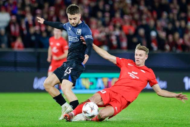 UEFA Europa League 2025 SK Brann and Rangers Bergen 20251023 Brann s Emil Kornvig and Rangers Nicolas Raskin during the UEFA Europa League match between SK Brann and Rangers at Brann Stadium Photo Paul S Amundsen NTB Bergen Norway EDITORIAL USE ONLY RESTRICTED USE FOR BETTING COMPANIES  Copyright: xPaulxS.xAmundsenx xNTBx