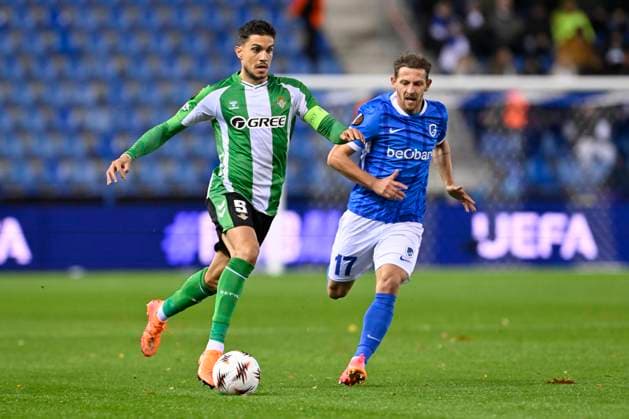KRC Genk v Real Betis - UEFA Europa League GENK, BELGIUM - OCTOBER 23 : Bartra Marc defender of Real Betis and Hrosovsky Patrik midfielder of KRC Genk during the UEFA Europa League 2025 26 League Phase MD3 match between KRC Genk and Real Betis on October 23, 2025 in Genk, Belgium, 23 10 2025 Genk Belgium  Copyright: xDhax