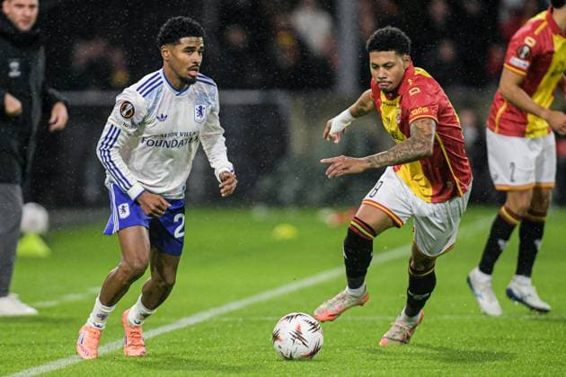 2025-10-23 Go Ahead Eagles v Aston Villa FC - UEFA Europa League 2025 26 League Phase MD3 DEVENTER, NETHERLANDS - OCTOBER 23: Ian Maatsen of Aston Villa, Richonell Margaret of Go Ahead Eagles battle for the ball during the UEFA Europa League 2025 26 League Phase MD3 match between Go Ahead Eagles and Aston Villa FC at Adelaarshorst on October 23, 2025 in Deventer, Netherlands. Deventer Adelaarshorst Netherlands Content not available for redistribution in The Netherlands directly or indirectly through any third parties. Copyright: xDennisxBresserx