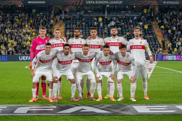 Mannschaftsfoto des VfB Stuttgart, TUR, Fenerbahce Istanbul vs. VfB Stuttgart, Fussball, UEFA Europa League, Spieltag 3, Spielzeit 2025 2026, 23.10.2025, TUR, Fenerbahce Istanbul vs. VfB Stuttgart, Fussball, UEFA Europa League, Spieltag 3, Spielzeit 2025 2026, 23.10.2025, Istanbul Copyright: xEibner-Pressefoto EdwardxCheungx EP_ECG