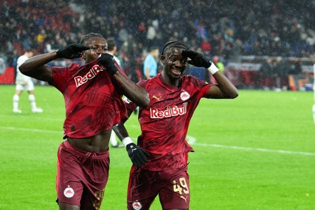 SOCCER - UEFA EL, RBS vs Ferencvaros SALZBURG,AUSTRIA,23.OCT.25 - SOCCER - UEFA Europa League, Red Bull Salzburg vs Ferencvaros Budapest. Image shows the recoicing of scorer Edmund Baidoo with his teammate Moussa Yeo (RBS).  GEPAxpictures xDavidxGeieregger